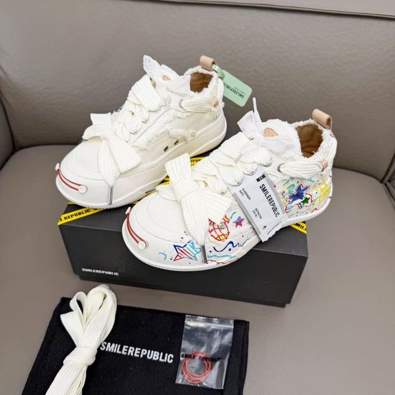 Smilerepublic Canvas Shoes